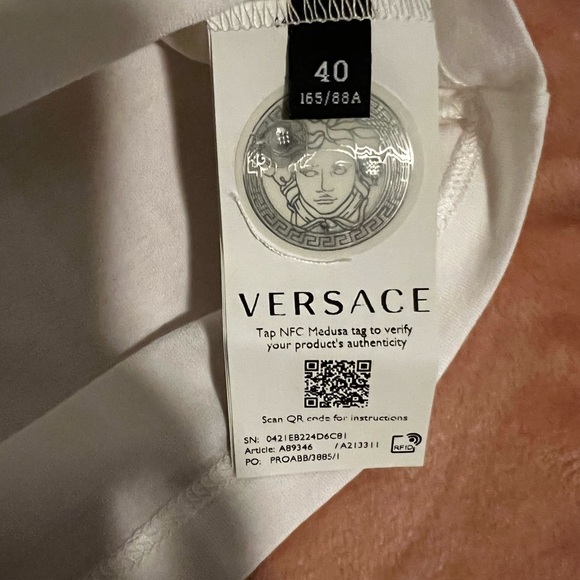 👚 WOMENS VERSACE SHIRT - BRAND NEW - NOT ONE FLAW 💯 AUTHENTIC ✅ - Picture 5 of 5